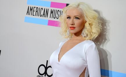 Christina Aguilera 'enciende' Instagram con look naranja 