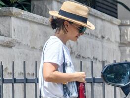 Natalie Portman conquista Sidney con minishorts y bolsa de lujo