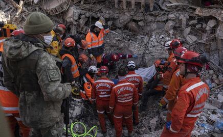  A 11 días de terremoto en Turquía, rescatan a dos personas con vida