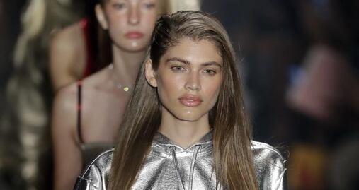 Ella es Valentina Sampaio, la primera modelo transgénero de Victoria’s Secret