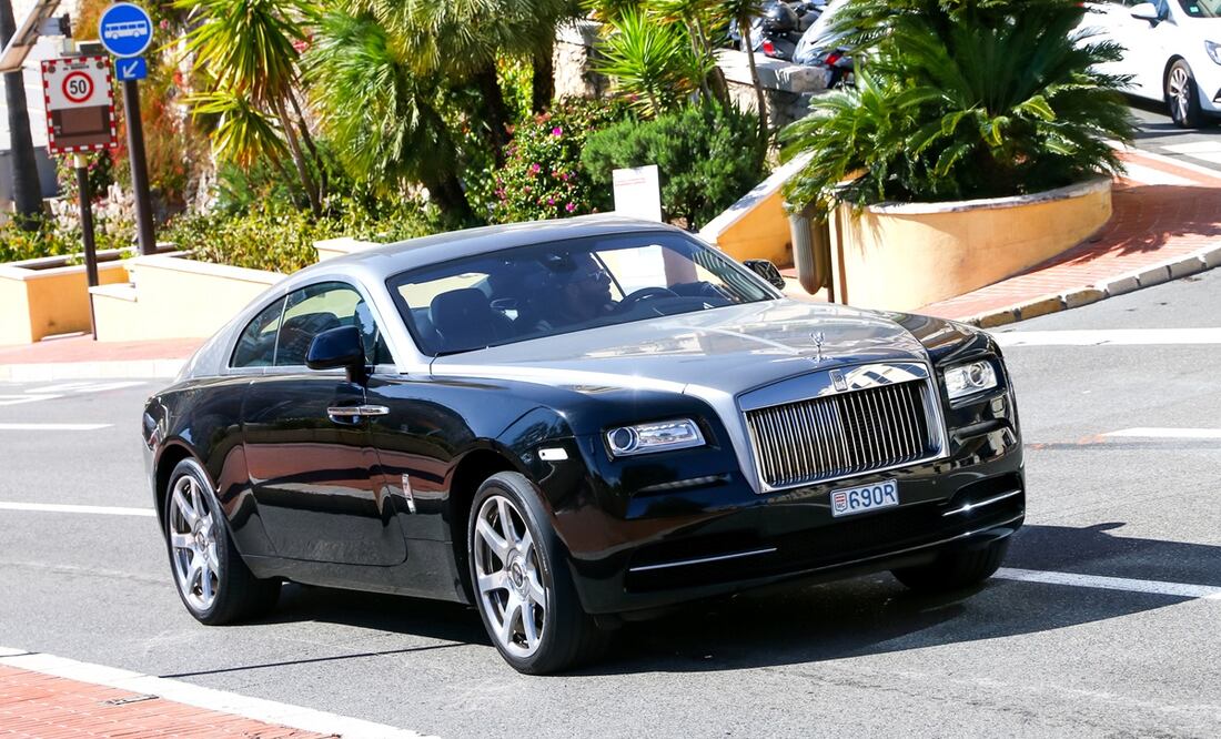 Roban Rolls Royce valorado en más de medio millón de dólares en restaurante de Miami. Foto Stock-DarthArt