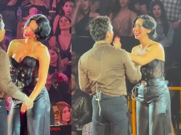 Ángela Aguilar celebra su cumpleaños 21 con Christian Nodal en el escenario y fue recibida con gritos