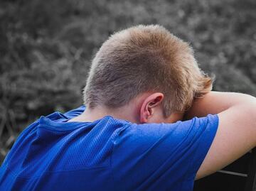 Pareja de Arizona deja a su hijo de 11 años solo en casa durante dos semanas