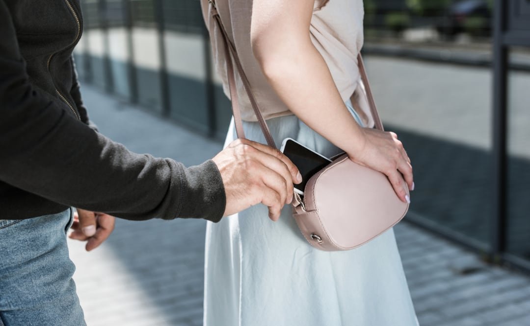 ¿Qué hacer en caso de robo de celular?¿Cómo denunciar? iStock/LightFieldStudios