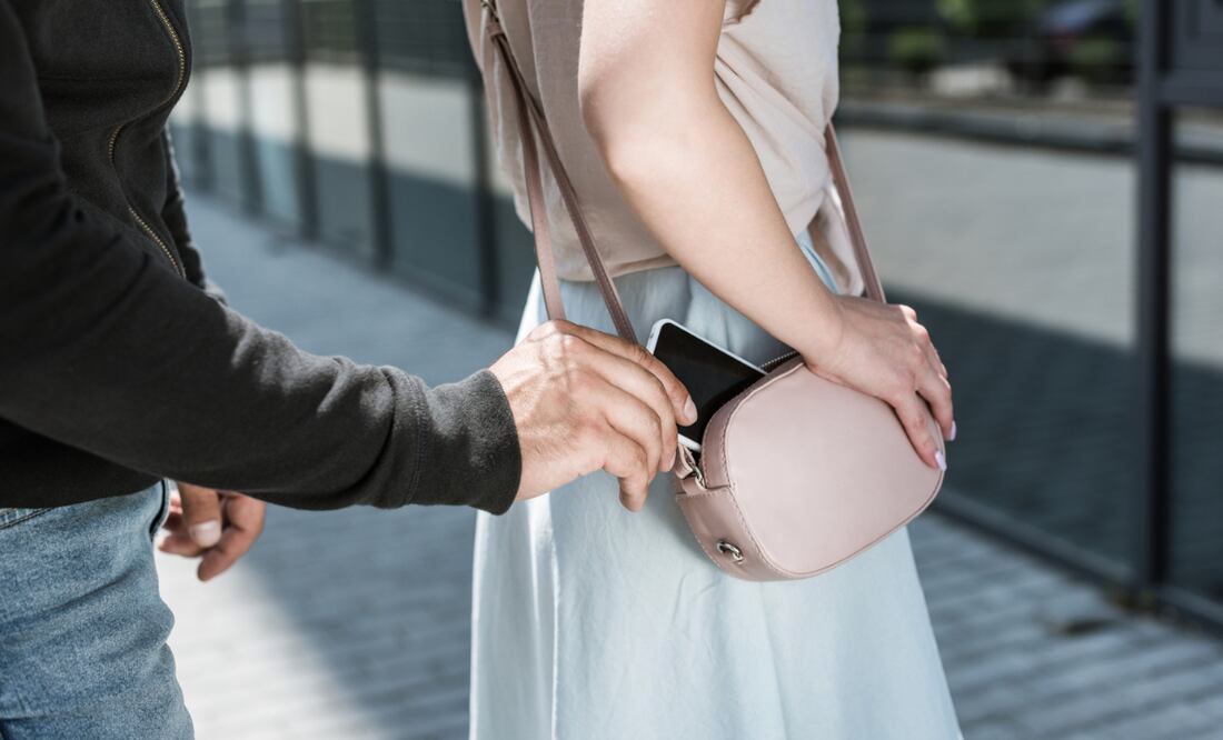 ¿Qué hacer en caso de robo de celular?¿Cómo denunciar? iStock/LightFieldStudios