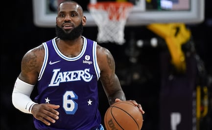 LeBron James firma millonario contrato con Los Angeles Lakers