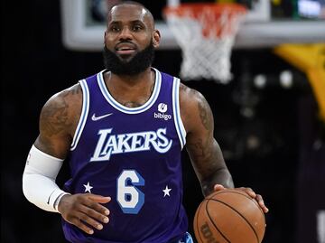 LeBron James firma millonario contrato con Los Angeles Lakers