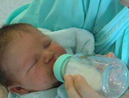 Desabasto de leche para bebés en EU pone en alerta a la Casa Blanca y alista plan