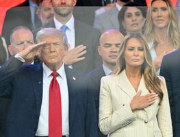 Trump inaugura desfile militar en Washington en su cumpleaños