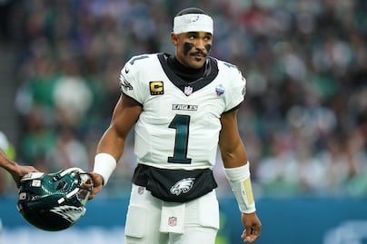 ¿Qué le pasó a Jalen Hurts? Los Eagles revelan el diagnóstico que lo deja fuera de temporada