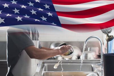¿Cuánto pagan por lavar platos en Estados Unidos? Salario por hora y año