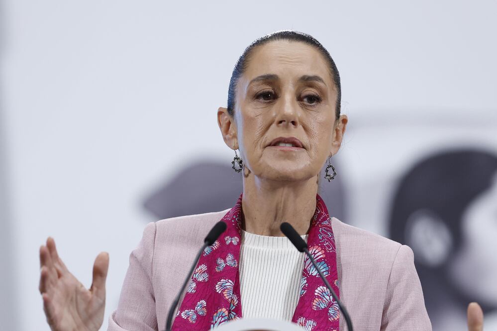 Adidas en pláticas con México tras polémica por las sandalias "Oaxaca Slip On". Foto: EFE/Sáshenka Gutiérrez