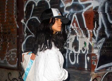 Rihanna conquista Nueva York con minivestido y cárdigan de lujo