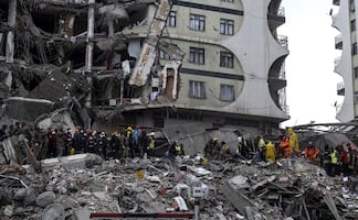 México ofrece apoyo a Turquía y Siria tras terremoto que dejó miles de muertos