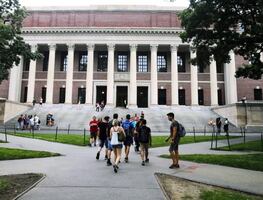 Cómo la Universidad de Harvard se enriqueció por la esclavitud durante años