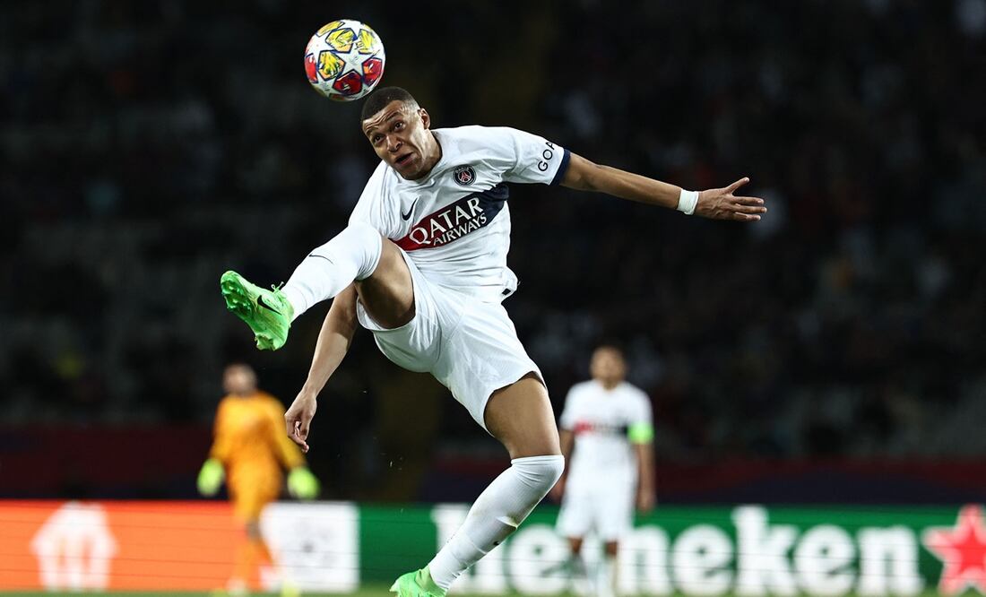 Mbappé se convierte en el héroe del PSG tras anotar dos de los cuatro goles contra el Barcelona. Foto: AFP