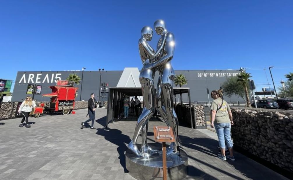10 razones para visitar AREA15, el nuevo hot spot de arte en Las Vegas 