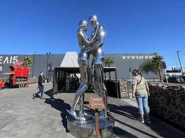 Cómo es y qué hay en AREA15, el distrito de arte y entretenimiento de Las Vegas