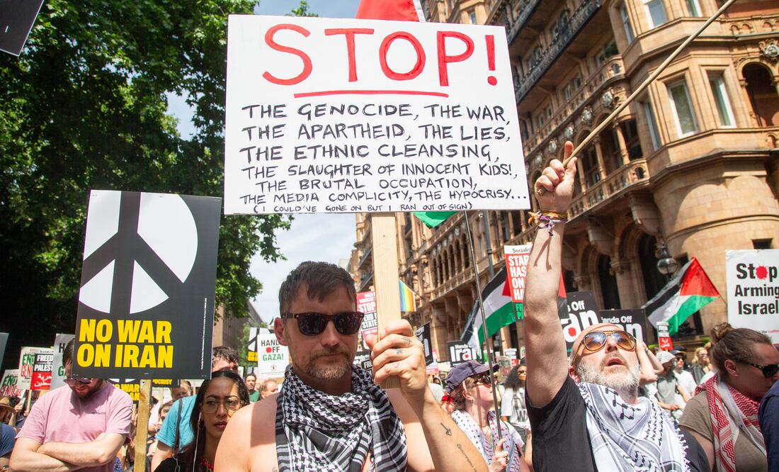 Miles marchan por Palestina en Londres: protestas crecen en Europa por conflicto en Medio Oriente EFE/EPA/TAYFUN SALCI