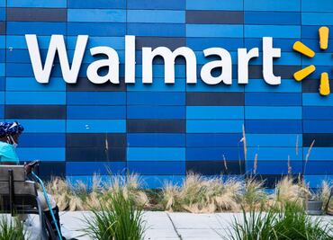 Target y Walmart ofrecen pagar los estudios de sus empleados