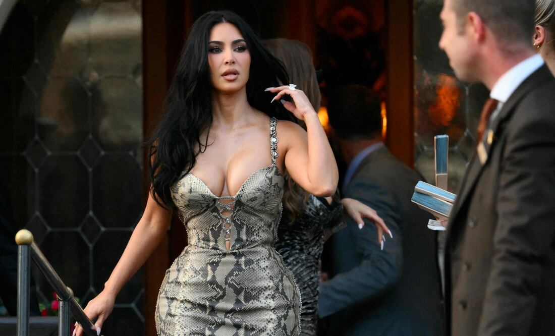 Kim Kardashian enamora Venecia con look lencero en fiesta de Lauren Sánchez y Jeff Bezos. Foto: AFP