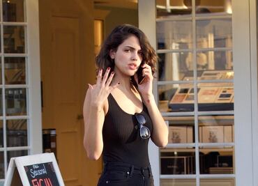 Eiza González presume silueta esbelta por Studio City con conjunto negro