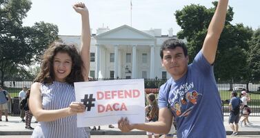Más de 100,000 "dreamers" podrán acceder a planes médicos y ayuda financiera en Estados Unidos