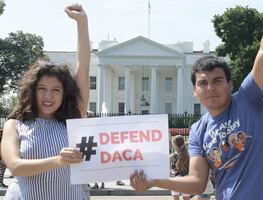 Más de 100,000 "dreamers" podrán acceder a planes médicos y ayuda financiera en Estados Unidos