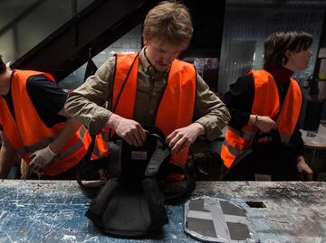 Jóvenes, ancianos y hombres sin experiencia militar buscan pelear en Ucrania