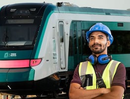 Tren Maya lanza trabajo para albañiles mexicanos; sólo piden primaria terminada