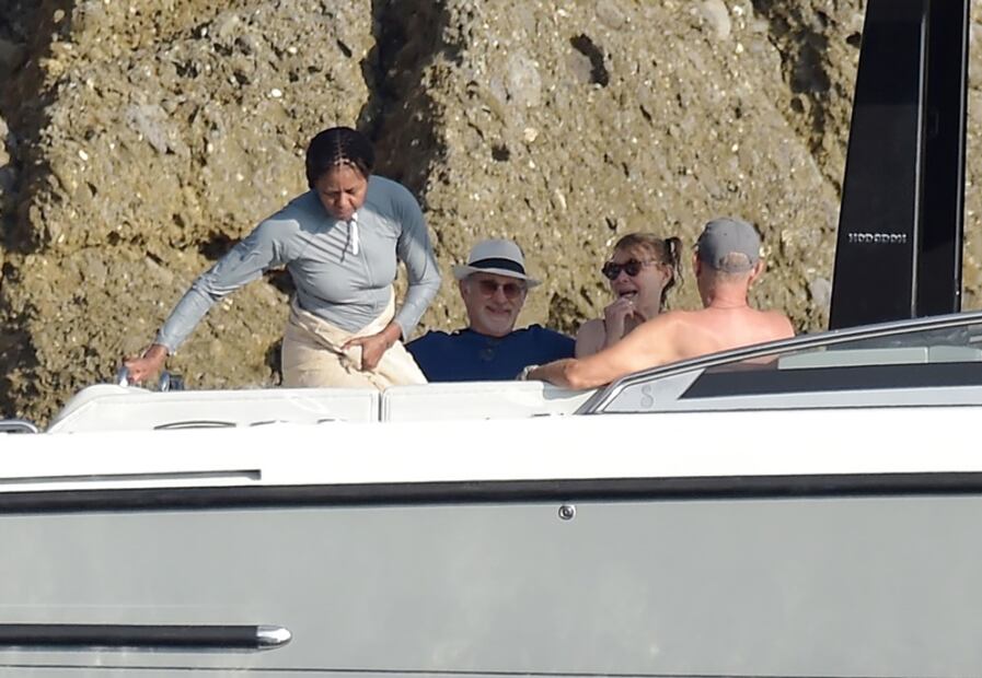Michelle Obama disfruta de unas millonarias vacaciones con Tom Hanks y Steven Spielberg. Foto: The Grosby Group