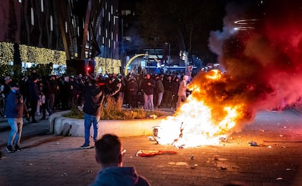 Varios heridos por disparos de la policía en protestas anticovid en Róterdam