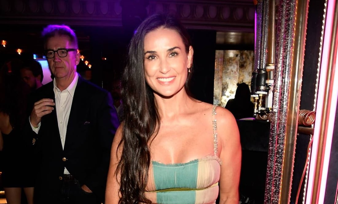 Demi Moore se luce más joven que nunca a los 60 años con pequeño traje de baño. Foto: AFP