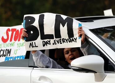 Mujer de California arrestada por atropellar a manifestantes de ‘BLM’