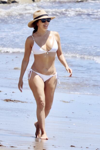 Eva Longoria presume ‘bikini body’ a los 49 años en playas de España. Foto: The Grosby Group