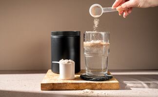 Descubren altos niveles de plomo en proteína en polvo para deportistas. Esto se sabe