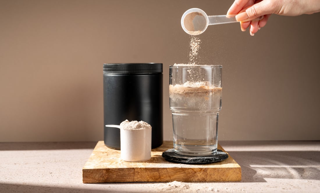 Descubren plomo en proteína en polvo para gimnasio. ¿Es peligrosa? Esto dice estudio. Foto: iStock/Gingagi