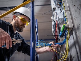 Trabaja como electricista en el Consulado de Estados Unidos en Mérida y gana $275,118 pesos anuales