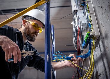 Trabaja como electricista en el Consulado de Estados Unidos en Mérida y gana $275,118 pesos anuales
