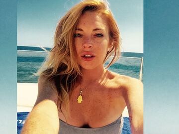 Lindsay Lohan deslumbra con minishort de mezclilla en Grecia