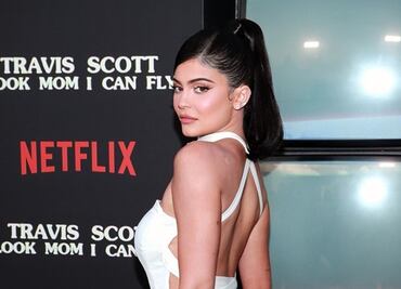 Kylie Jenner luce figura 'curvy' con ajustado catsuit 'animal print'