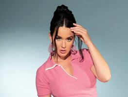 Katy Perry destila belleza con falda de raja durante sesión de fotos