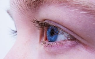 5 hechos científicos sobre los ojos azules