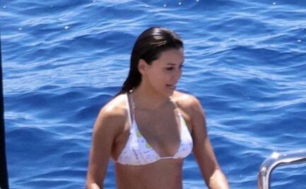 El traje de baño sideboob con el que Eva Longoria lució sus curvas de impacto