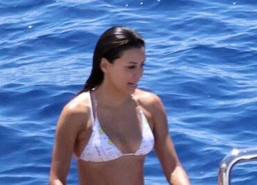 El traje de baño sideboob con el que Eva Longoria lució sus curvas de impacto
