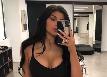 Kylie Jenner presume curvas en Instagram con vestido de encaje