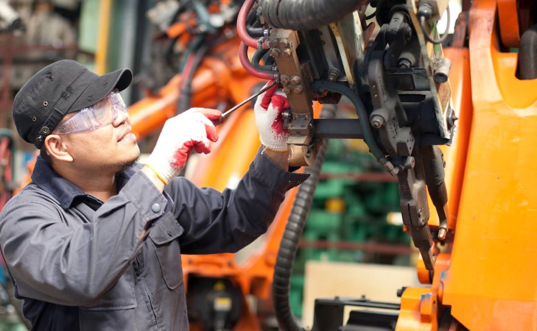 Vacante para trabajar como mecánico industrial en Canadá; estos son los requisitos. Foto: iStock / ndoeljindoel
