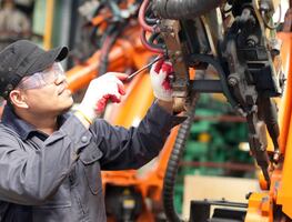 Canadá abre vacante de trabajo para mecánicos mexicanos con sueldo de $59 mil pesos; requisitos