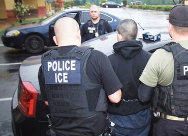 Hombre intenta sabotear redada del ICE en California: poncha llantas de agentes y lo arrestan. VIRAL