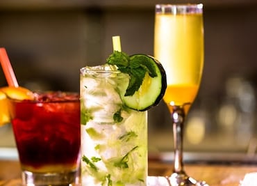 Bares de Chicago ofrecen bebidas inspiradas en sus edificios más emblemáticos